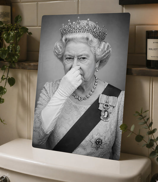 Funny Queen Metal Sign Toilet WC Wall Art – Cheeky Royal Portrait Print on Aluminium, Waterproof Gloss Finish, Unique Humour Decor Gift
