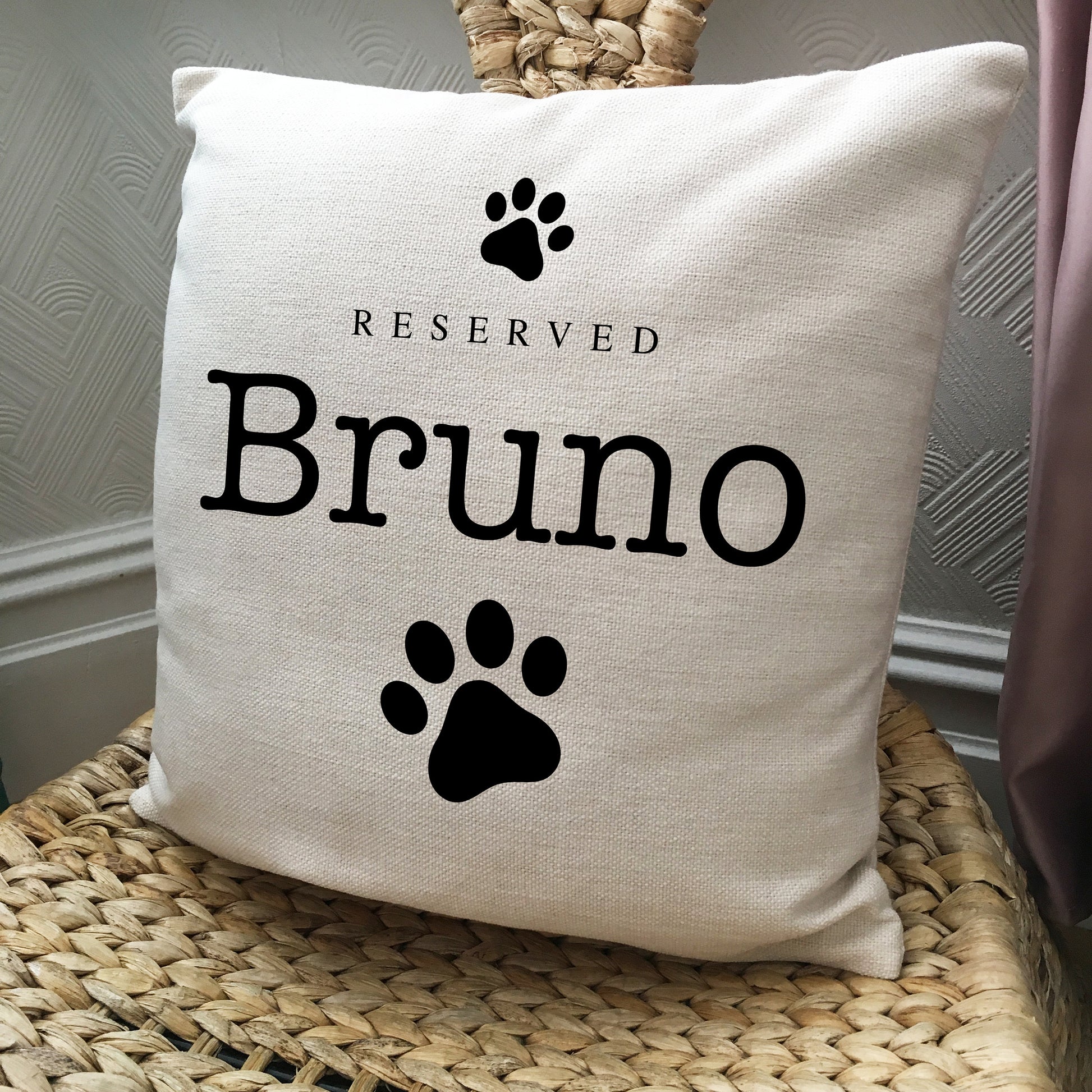 reserved custom dog pillow|giraffeandcustard.com/